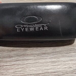 Oakley eyewear glasses case with cleaning cloth black cream